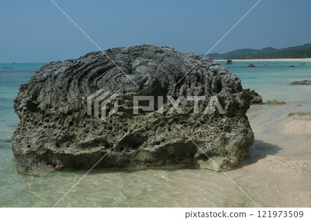 Heart-shaped rock facing Cape Tamatori on Ishigaki Island Heart-shaped rock facing Cape Tamatori on Ishigaki Island 121973509