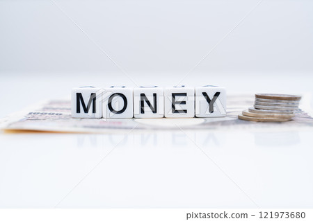 MONEY（現金、金錢）字母大寫字母 121973680