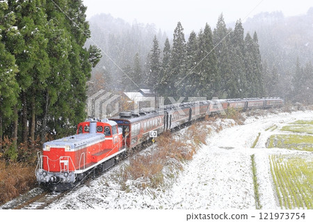 Snow on the Ban'etsu West Line DL 121973754