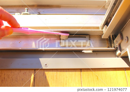 Cleaning the sash 121974077