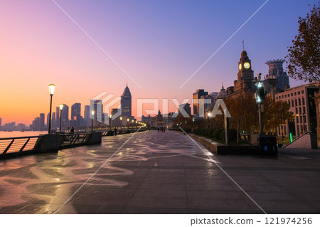 黎明時分中國上海外灘的風景 黎明時分中國上海外灘的風景 121974256