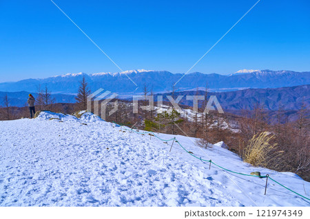 冬季從長野縣入笠山頂看到的西側景色（木曾駒岳、禦嶽山等） 121974349