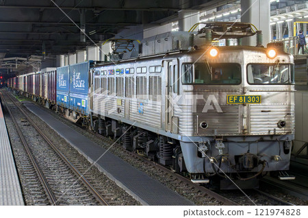 EF81 (Ginkama) pulling a freight train 121974828