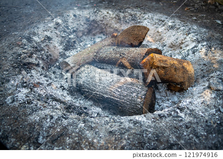 Bonfire (firewood) 121974916