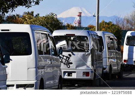 廢棄汽車和富士山06 廢棄汽車和富士山06 121975088