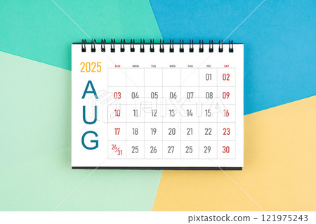 August 2025 month blank desk calendar on colorful background. 121975243