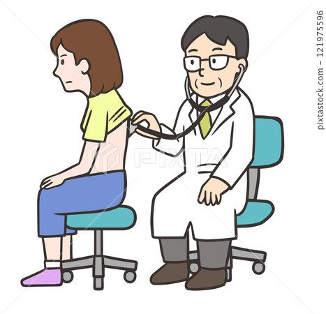 醫生用聽診器聽診女性病患的背部 121975596