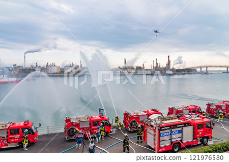 四日市消防局成立儀式、同步噴水演習(三重縣四日市市) 四日市消防局成立儀式、同步噴水演習(三重縣四日市市) 121976580