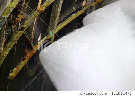 "Very impressive"... "Tourist water release" at Kurobe Dam, with its beautiful arched scenery "Very impressive"... "Tourist water release" at Kurobe Dam, with its beautiful arched scenery 121981473