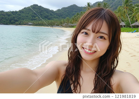 A smiling selfie on a tropical beach! A summer photo of nature in full bloom 121981819