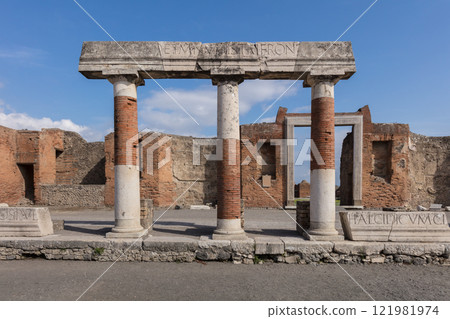 Famous antique ruins of Pompeii, Italy 121981974