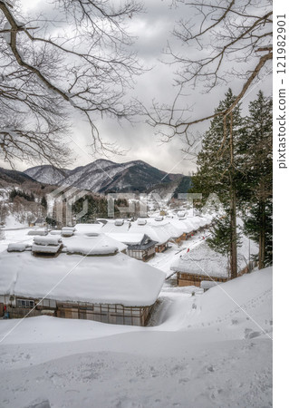 Snow-covered Ouchijuku in Shimogo Town, Fukushima Prefecture Snow-covered Ouchijuku in Shimogo Town, Fukushima Prefecture 121982901