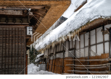 Snow-covered Ouchijuku in Shimogo Town, Fukushima Prefecture 121982907