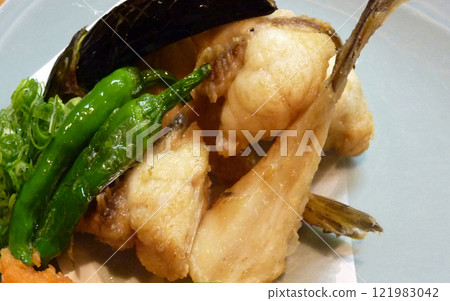 The delicious aroma fills your mouth. A photo of golden fried puffer fish. 121983042