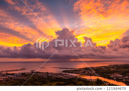Morning glow, Island where God resides, Yakushima, an offshore Alps (Autumn) 121984670