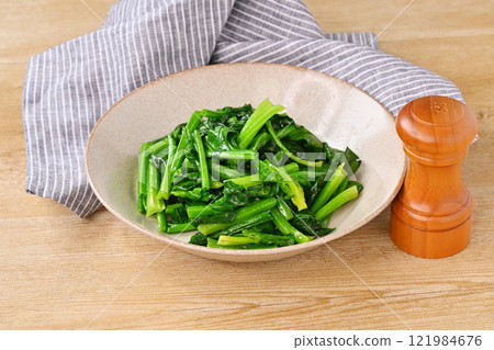 Stir-fried spinach, spinach, spinach, green and yellow vegetables, leafy vegetables, stir-fried vegetables 121984676