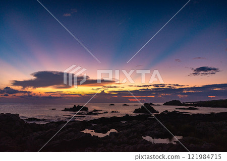 Spectacular crepuscular rays at dawn (September) Environmentally friendly image 121984715