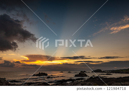 Spectacular crepuscular rays at dawn (September) Environmentally friendly image 121984718