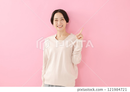 smiling woman pointing smiling woman pointing 121984721