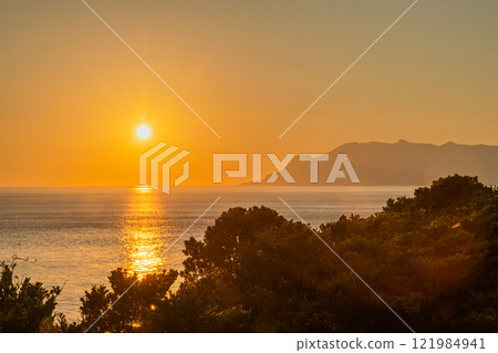 Sunset and Kuchinoerabu Island from Yakushima in the Offshore Alps (Autumn) 121984941