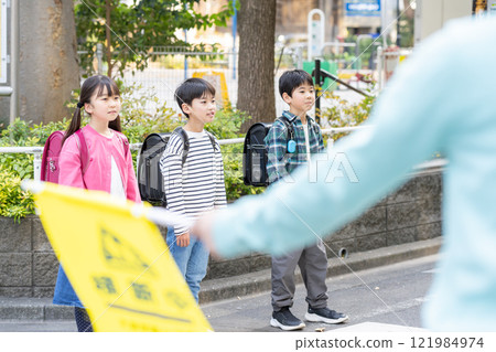 小學生上下學 121984974