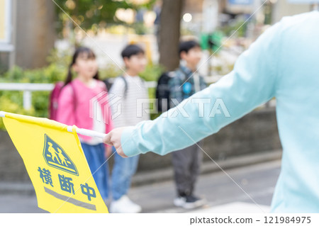 小學生上下學 小學生上下學 121984975