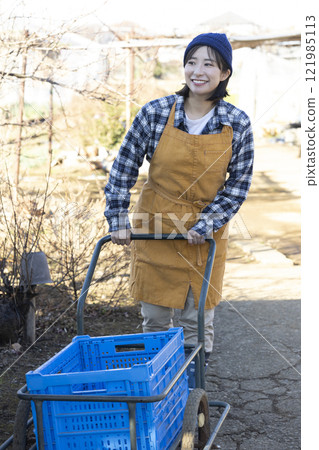 在外地工作的可愛女人 121985113
