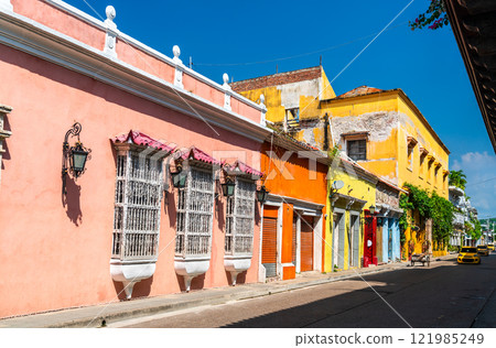 Traditional colorful colonial houses in the old town of Cartagena de Indias. UNESCO world heritage in Colombia 121985249