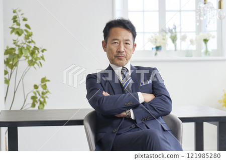 Portrait of a businessman in the office looking at the camera 121985280