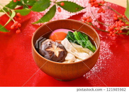 New Year's cuisine, Ozoni, Ozoni, mochi, mochi, shiitake mushrooms, chicken, New Year's cuisine, kamaboko, spinach, carrots, celebration 121985982