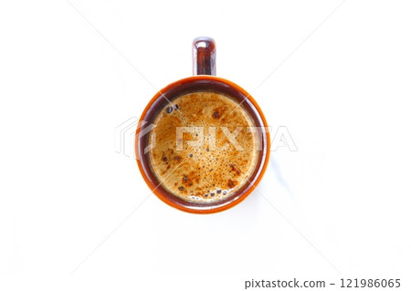 俯視一個裝滿現煮咖啡的杯子 俯視一個裝滿現煮咖啡的杯子 121986065