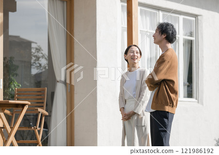 我家的住宅情侶 121986192