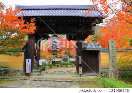 秋天的金剛林寺(滋賀縣愛莊町黑門) 秋天的金剛林寺(滋賀縣愛莊町黑門) 121986206