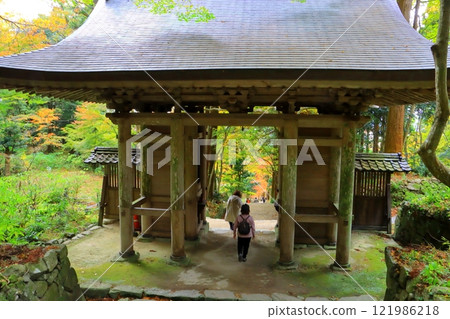 秋天的百濟寺（仁王門/東近江市） 121986218