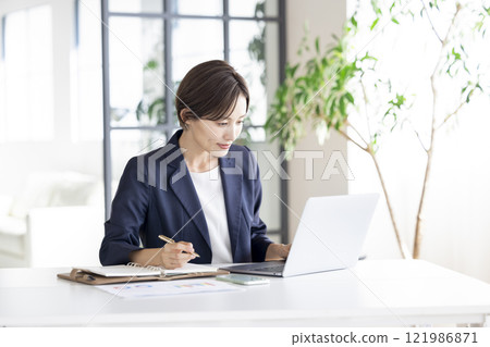 Business: Businesswoman working Business: Businesswoman working 121986871