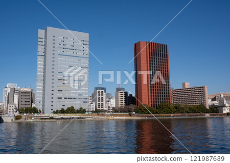 Scenery of the Sumida River and skyscrapers Scenery of the Sumida River and skyscrapers 121987689