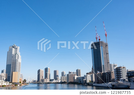 隅田川和摩天大樓的風景 隅田川和摩天大樓的風景 121987735