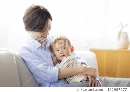 Boy and mom portrait 121987977