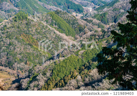 從京都府笠置町笠置山眺望的景色 從京都府笠置町笠置山眺望的景色 121989403