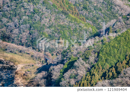 從京都府笠置町笠置山眺望的景色 121989404