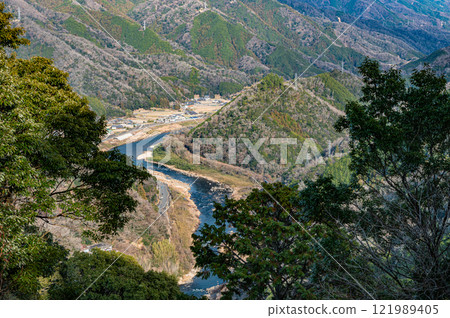 從京都府笠置町笠置山眺望木津川 121989405