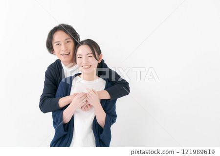 Hugs couple 121989619