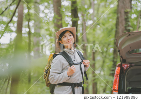 登山者開車半途 121989886