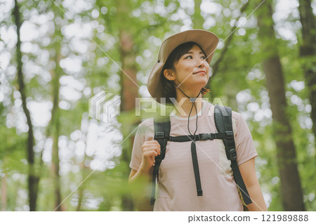 夏季登山遠足 121989888