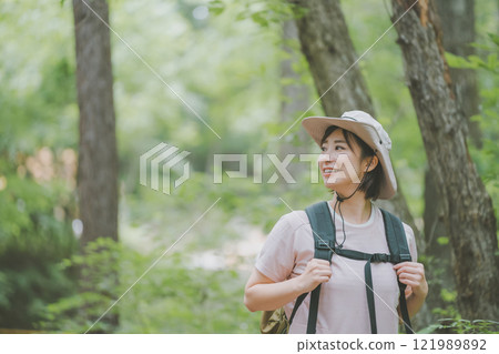 夏季登山遠足 121989892