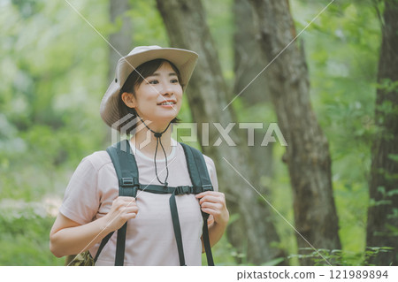 夏季登山遠足 121989894