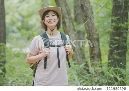 夏季登山遠足 121989896