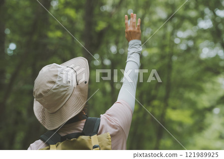 Hitchhiking on mountain trails Hitchhiking on mountain trails 121989925