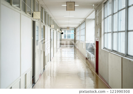 國小、國中、高中校舍走廊 121990308