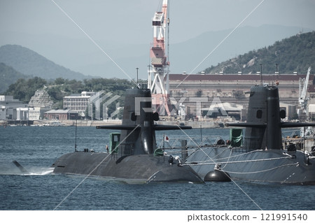 Submarine rest 121991540
